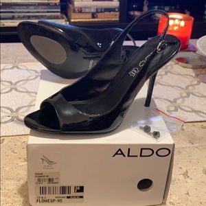 Aldo’s shiney blk heels